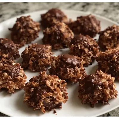 Keto No-Bake Cookies: Quick, Easy, Low-Carb Chocolate Treat